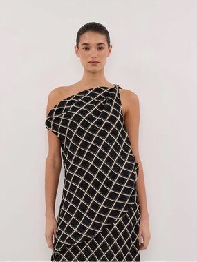 DISSH Arlington Black Twist Top